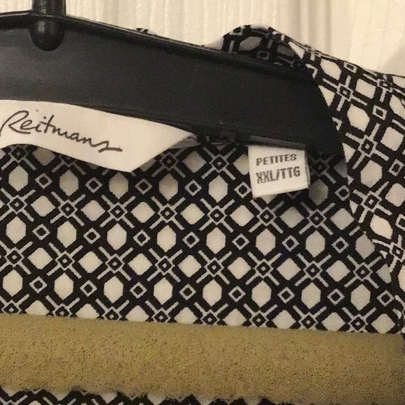 Plus Size Reitmans Top - Picture 2 of 5